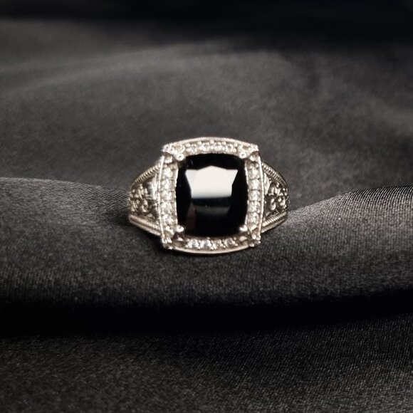 Vintage Black Onyx Sterling Silver Ring With Ornate Filigree Design - Picture 5 of 8